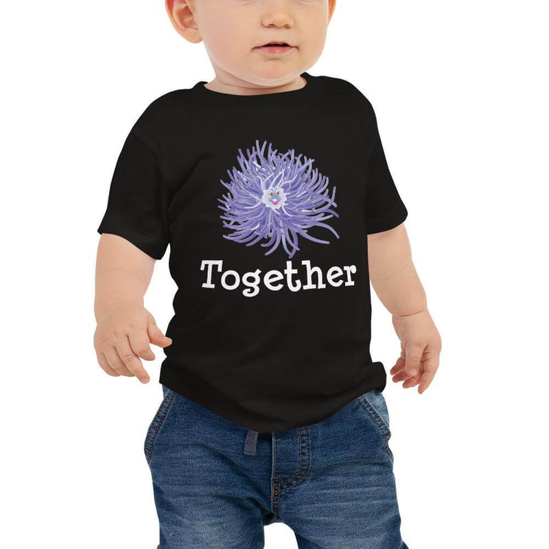 Baby wearing am Anemone BabyT-Shirt in size 6-12m, color black. 
