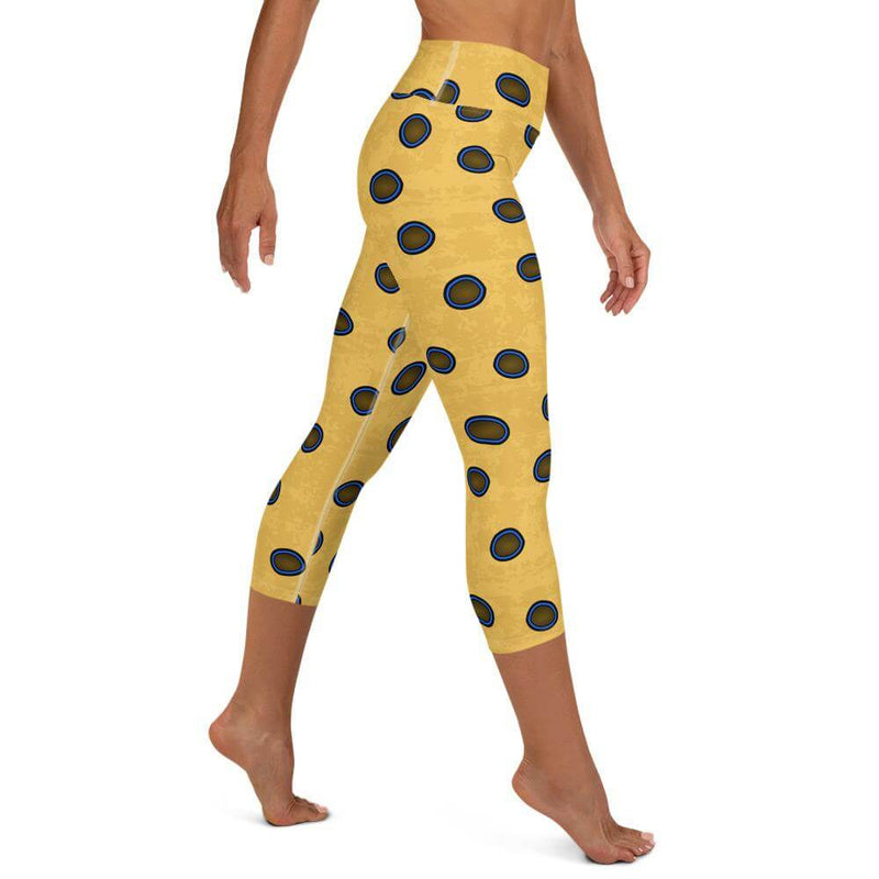 Right side view of model in comfy Blue-Ringed Octopus capri yoga leggings.